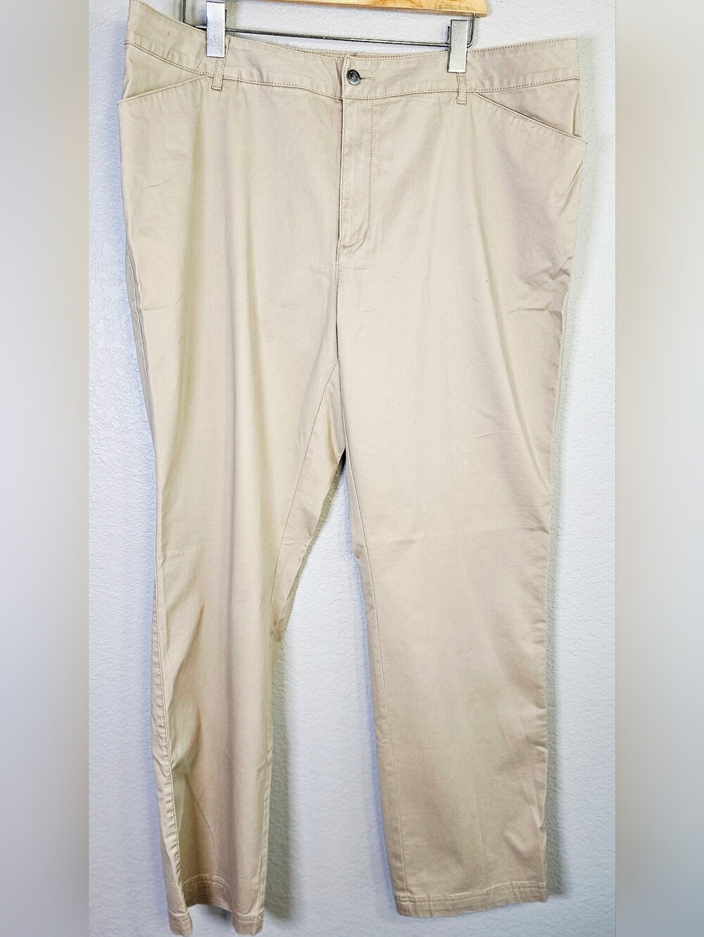 NWT Magellan Outdoors Women’s Size 20 Tan Khaki Straight Leg Pants